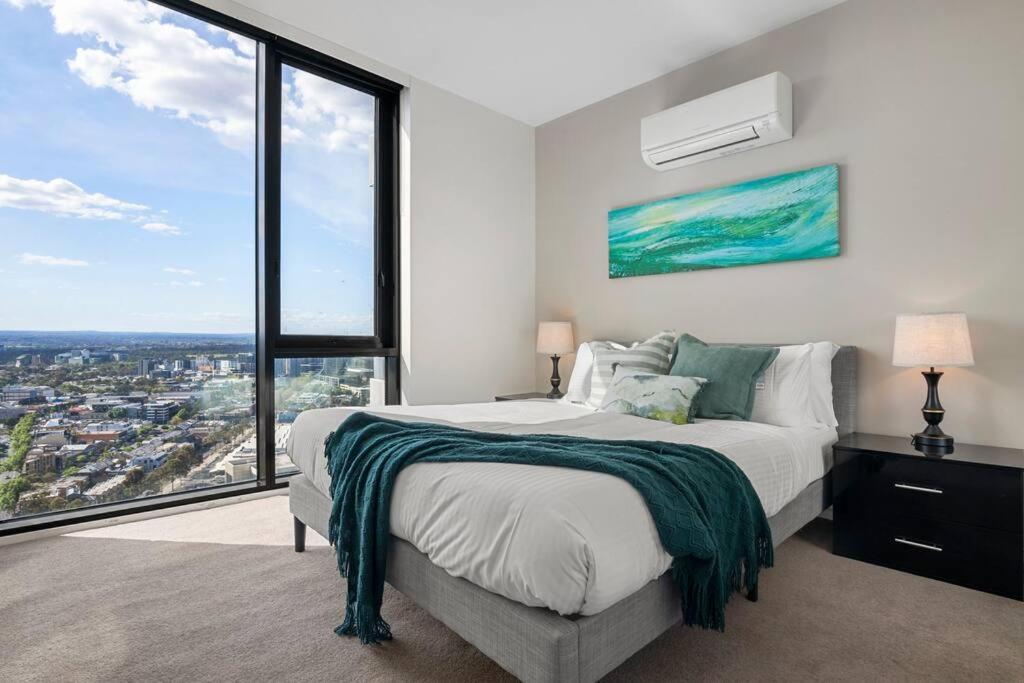 Breathtaking View - 2br In Cbd W Gym Apartment